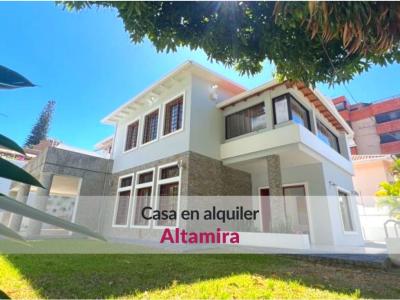 Casa en alquiler en Altamira actualizada y con hermoso jardin, 650 mt2, 6 habitaciones