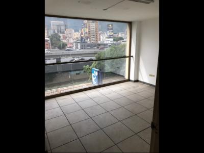 Se Alquila oficina 150 m2 (lado este) 2B/ 1PE en  Bello Monte MM, 150 mt2, 5 habitaciones