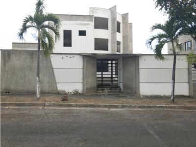 Casa en Venta Obra Gris en Urbanización Guaracarima La Victoria, 500 mt2, 4 habitaciones