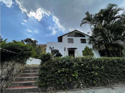 Casa en El castaño, Sector planta vieja Maracay, 170 mt2, 3 habitaciones