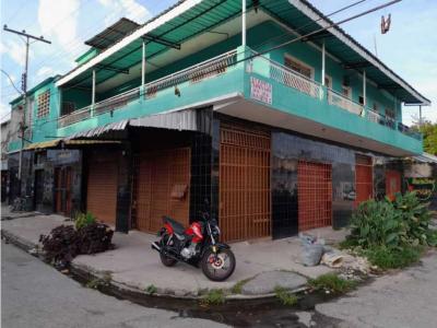 Apartamento con Locales Comerciales en Venta. C/ N. Primero. Maracay, 400 mt2, 9 habitaciones