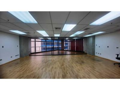 Se alquila oficina de 130 m2  ubicada en El Rosal, 130 mt2, 2 habitaciones