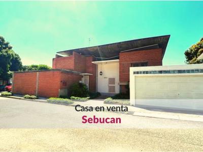 Casa en venta en Sebucan en urbanización cerrada y con anexo, 385 mt2, 5 habitaciones