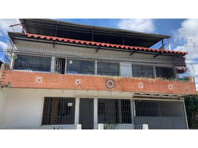 Acogedora casa de dos plantas en La Mora I, La Victoria, Aragua., 471 mt2, 8 habitaciones