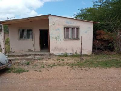 Casa con terreno en Juan Griego, Margarita. Sector Pedregales, 2 habitaciones