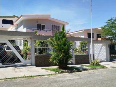 Casa de Lujo En Venta Urbanización Trigal Norte, 290 mt2, 4 habitaciones