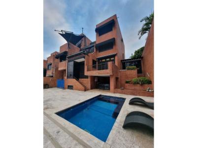 Se vende casa 700m2 Clnas del Tamanaco 3826 , 700 mt2, 8 habitaciones