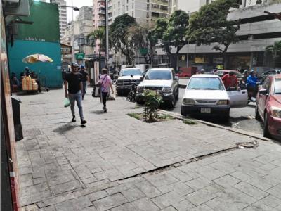  Venta de Local Comercial en Av. Fuerzas Armadas a pie de calle /#YM, 180 mt2