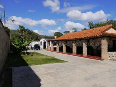Casa en venta La Ensenada Barquisimeto 22-6128   jrh, 468 mt2, 5 habitaciones