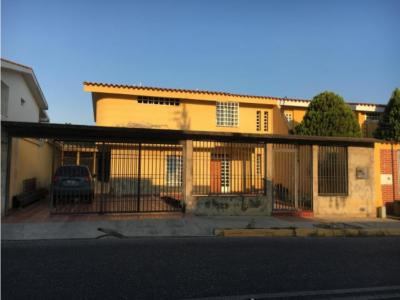 Casa en venta El Pedregal  Barquisimeto 22-8657 Vc, 350 mt2, 6 habitaciones