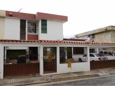 Casa en venta Club Hipico Las Trinitarias  Barquisimeto 22-23231 Vc, 158 mt2, 4 habitaciones