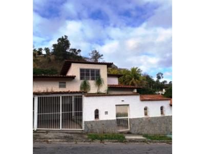 Casa En Venta - Macaracuay 300 Mts2 C. / 598 Mts2 T. Caracas, 300 mt2, 6 habitaciones