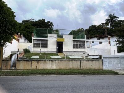 Casa En Venta - Prados Del Este 300 Mts2 C. / 1002 Mts2 T. Caracas, 300 mt2, 4 habitaciones