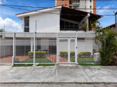 Hermosa Casa en Urb. Del Este - Barquisimeto, 450 mt2, 5 habitaciones