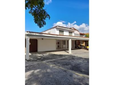 Casa en Venta en Urb. La Rosaleda - Zona Este de Barquisimeto, 423 mt2, 5 habitaciones
