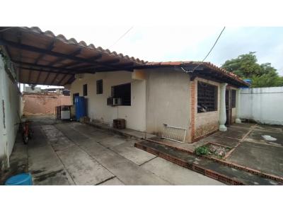 */* Casa en Venta OEste de Barquisimeto Fz Armadas 23-1340  AS-4, 300 mt2, 3 habitaciones