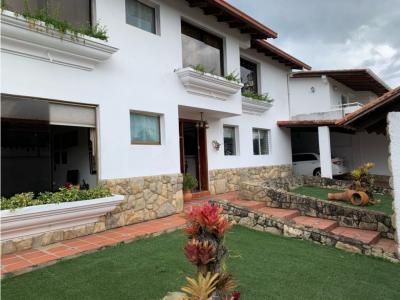 Se vende casa 430m2 4h+s/3.5b+s/2p Lomas de La Lagunita 3061, 430 mt2, 5 habitaciones