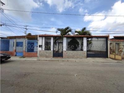 Casa en Venta al Oeste de  Barquisimeto  23-6438 M&N 04245543093, 150 mt2, 3 habitaciones