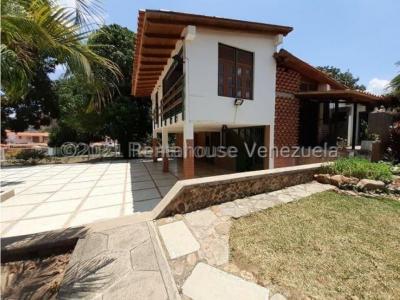 Casa en venta. zona Este. Barquisimeto 23-7742. AMR, 4 habitaciones