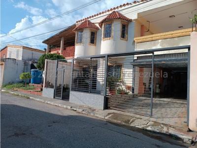 Casa en alquiler en Prados de Cabudare 23-9390 YC, 3 habitaciones