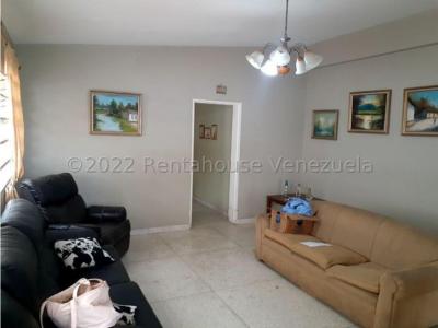 Casa en Venta al Oeste de  Barquisimeto  23-9125 MN 04245543093, 470 mt2, 4 habitaciones