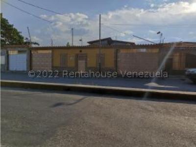 Casa en venta en Av. Rotaria Barquisimeto 23-7167 04145265136 LD, 434 mt2, 5 habitaciones