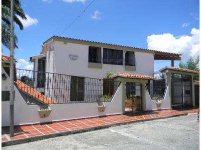Casa en Venta Urb.Colinas de Santa Rosa Barqto 22-6291 M&N 04145093007, 489 mt2, 8 habitaciones