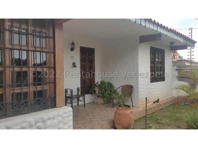Casa en venta en Barici Barquisimeto 23-7825 FP 04140721617, 350 mt2, 4 habitaciones