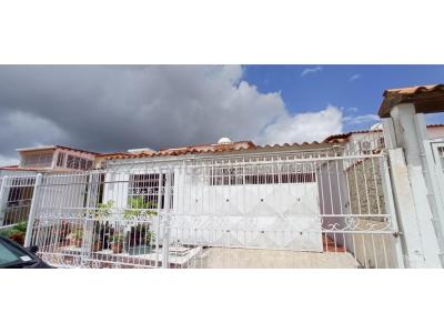 Casa en venta La Rosaleda Barquisimeto #23-3607 DFC, 232 mt2, 5 habitaciones