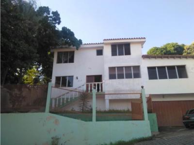 Casa en venta en Colinas de Santa Rosa 22-6064 YC, 584 mt2, 6 habitaciones