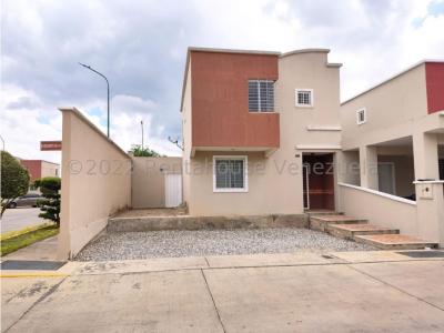 Casa en venta Ciudad Roca Barquisimeto #23-2035 DFC, 180 mt2, 3 habitaciones