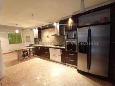 Bella Casa en Venta Zona Oeste Barquisimeto 23-4089 JCG*, 333 mt2, 7 habitaciones
