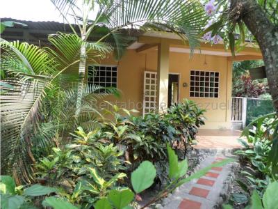 Casa en venta El Manzano Barquisimeto #23-4303 DFC, 220 mt2, 4 habitaciones