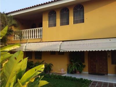 Casa en Venta El Parral Este de Barquisimeto 22-9792 04245543093, 741 mt2, 6 habitaciones