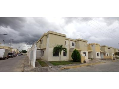 Casa en Venta Trapiche Villa Cabudare 23-3605 M&N 0424-5543093, 144 mt2, 4 habitaciones