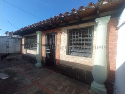 Casa en venta Oeste de Barquisimeto 23-1340 EA 0414-5266712, 300 mt2, 3 habitaciones