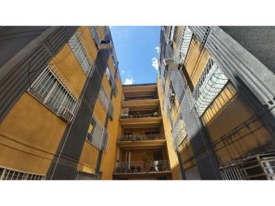 Apartamento en Venta Urb. La Mora Cabudare  22-4792 M&N, 105 mt2, 4 habitaciones