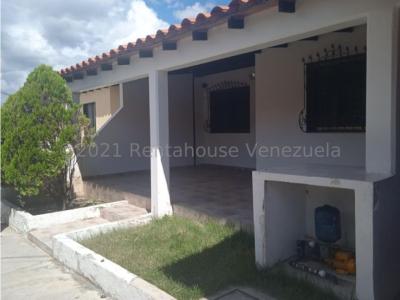 Casa en Venta Zona Av. Ribereña 22-11058 M&N Tlf. 04245543093, 153 mt2, 3 habitaciones