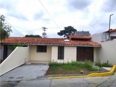 Casa en venta Este de Barquisimeto 23-1316 APP 04121548350, 206 mt2, 3 habitaciones