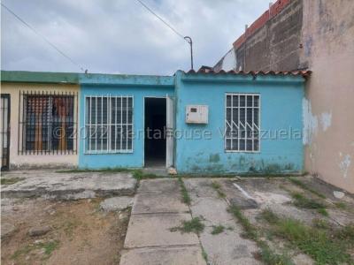 Casa en venta La Mora Cabudare 22-26569 EA 0414-5266712, 112 mt2, 3 habitaciones