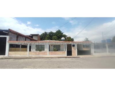Casa en venta Oeste de Barquisimeto. URb. Andres Eloy 22-22714 AS-1, 428 mt2, 5 habitaciones
