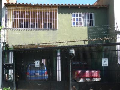 Casa en Venta Urb. Los Cardones Barquisimeto 22-2567 M&N, 194 mt2, 6 habitaciones