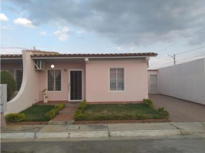 Casa en Venta La Piedad Norte Cabudare MLS# 21-7839 DFC 04145785049, 200 mt2, 3 habitaciones