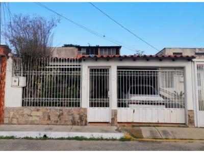 Casa en Venta El Paraiso Cabudare MLS# 22-10260 DFC 04145785049, 146 mt2, 4 habitaciones