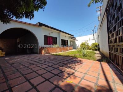 Casa En Venta Zona Oeste Barquisimeto 22-3314 JCG*, 550 mt2, 5 habitaciones