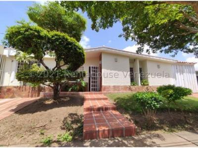 Casa en venta en La Chucho Briceño Cabudare Mls#22-2873 FCB , 344 mt2, 5 habitaciones