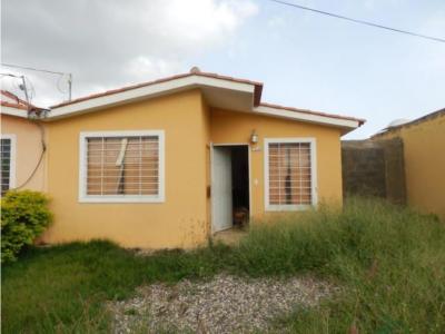 Casa en venta en Parroquia Tamaca Barquisimeto Mls#22-1708 fcb, 144 mt2, 2 habitaciones