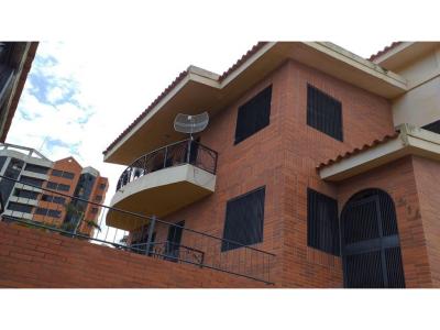 Casa en venta en Santa Rosa Barquisimeto Mls#22-18624 fcb, 500 mt2, 8 habitaciones