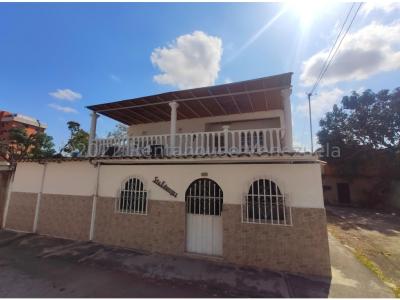 Casa en venta en Nueva Segovia Barquisimeto Mls#22-18409 fcb , 156 mt2, 5 habitaciones