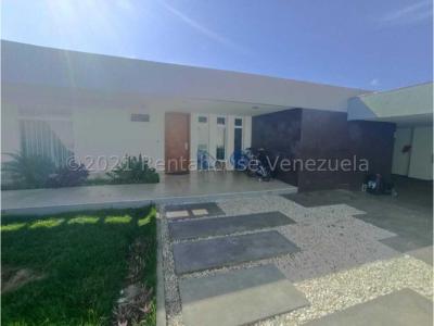 Casa en venta BtoPquiaStaRosa Barquisimeto 22-9678   jrh, 580 mt2, 5 habitaciones